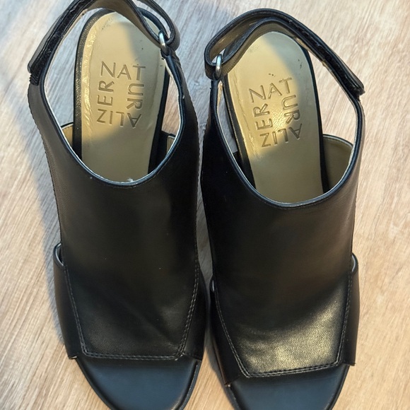 Naturalizer 6.5 Black Heeled Sandals- like new - Picture 3 of 6